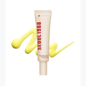 K-SECRET SEOUL 1988 Eye Cream کرم دور چشم سئول 1988 رتینال لیپوزوم + لوبیای تخمیرشده کرم دور چشم ضدپیری حاوی Retinal Liposome و ترکیبات تخمیرشده که برای بهبود ظاهر خطوط ریز، کاهش نمای خستگی و کمک به شاداب‌تر و جوان‌تر دیده شدن پوست اطراف چشم طراحی شده است. فرمول آن برای مراقبت از پوست ظریف دور چشم و کمک به بهبود ظاهر چروک‌ها و تیرگی‌ها استفاده می‌شود. � Korendy +1 مناسب برای: پوست دارای خطوط ریز و علائم خستگی ترکیبات شاخص: Retinal Liposome، Fermented Bean حجم: 30 میلی‌لیتر دو عدد قیمت خرید1,800,000 قیمتفروش3,150,000